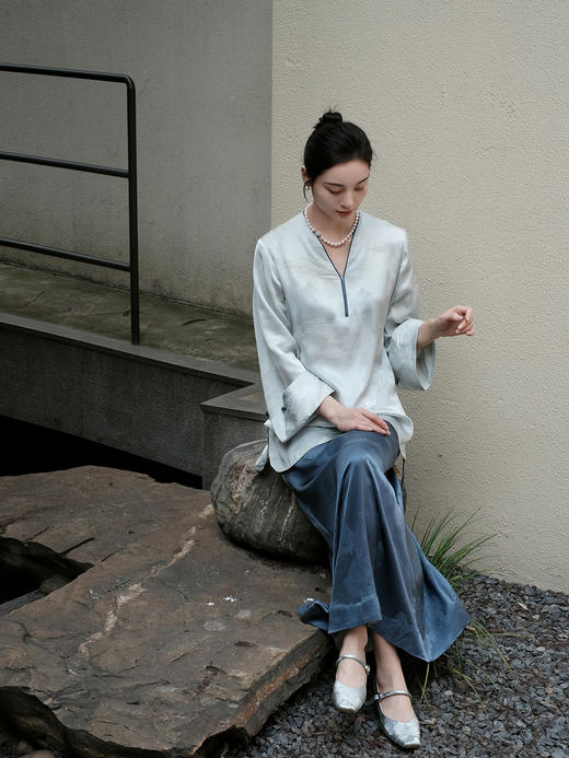 STJINGx凯喜雅x故宫 |千里江山婵欣Y字领上衣 商品图5