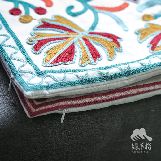 艾绒坐垫 | 合作生产 * embroidered cushion | Coproduction 商品图1