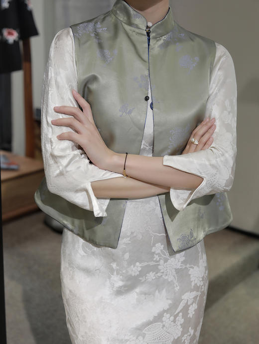 瑕疵 |盛唐牡丹 |孔雀蓝交织提花真丝马甲[特价品](特殊商品不退不换) 商品图4