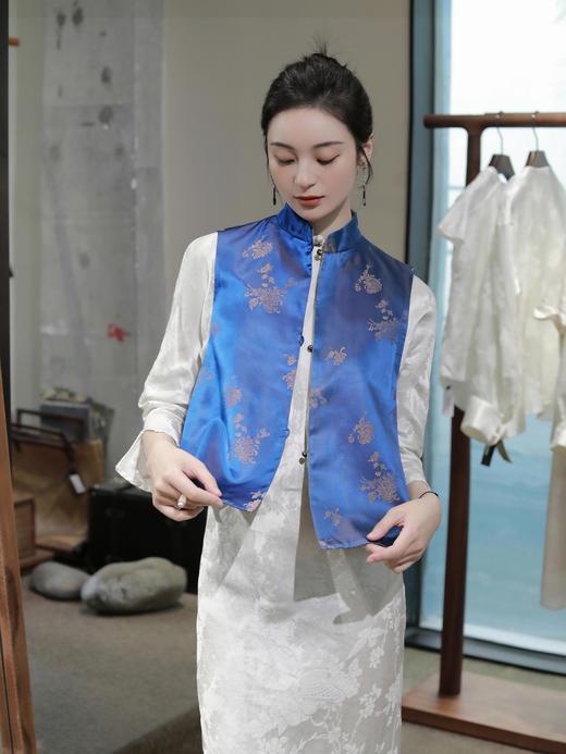瑕疵 |盛唐牡丹 |孔雀蓝交织提花真丝马甲[特价品](特殊商品不退不换) 商品图0