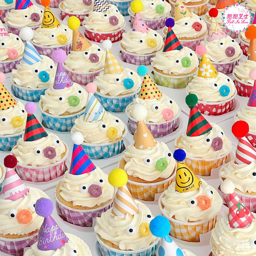 可可爱爱小帽子纸杯蛋糕 多巴胺配色，加上派对帽的加持，氛围感直接拉满 商品图1