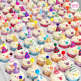 可可爱爱小帽子纸杯蛋糕 多巴胺配色，加上派对帽的加持，氛围感直接拉满