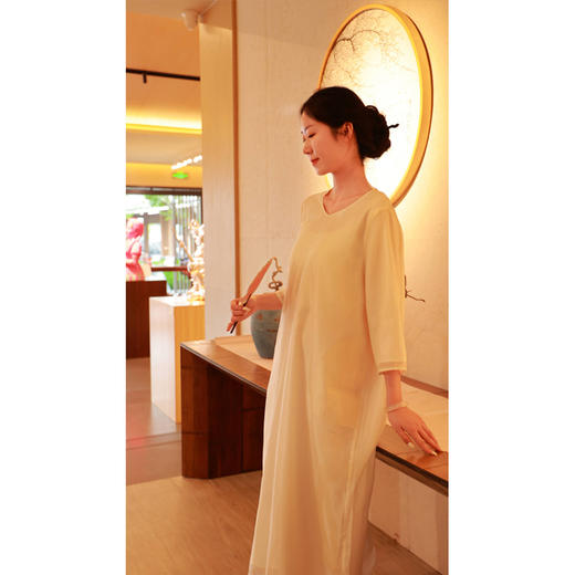 【抖音专属】V领连衣裙（24707646凝脂） 商品图5