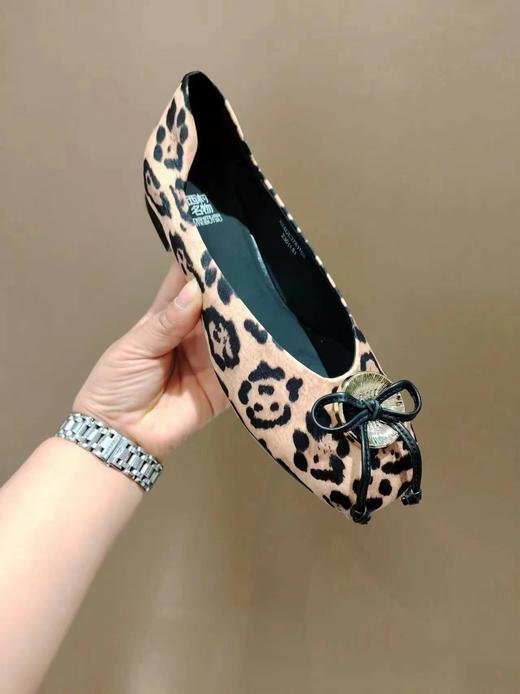 西村名物2024年秋季新款蝴蝶结饰扣小圆头舒适浅口单鞋X24CE37811 商品图1