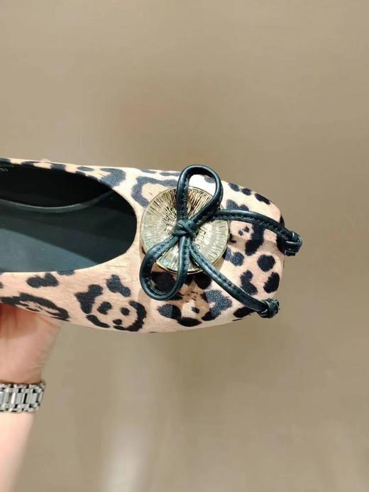 西村名物2024年秋季新款蝴蝶结饰扣小圆头舒适浅口单鞋X24CE37811 商品图4