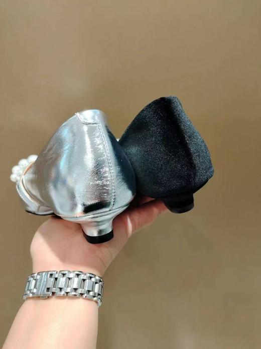 西村名物2024年秋季新款珍珠饰扣小尖头舒适浅口单鞋U24CE38071 商品图4