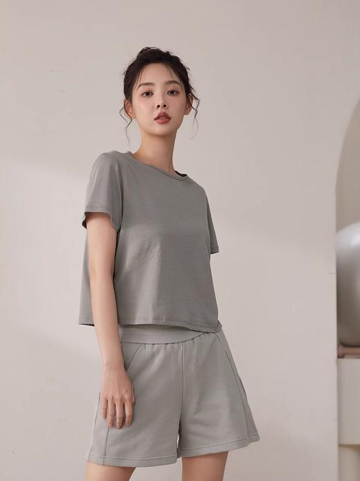 跃牌【周游世界系列】运动短袖女宽松显瘦短款性感瑜伽上衣 TP0694 商品图2