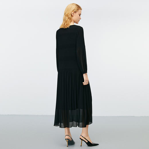 EITIE爱特爱秋季新款气质压褶飘舒适显瘦黑色连衣裙7907606 商品图5