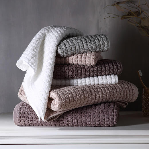 【多样屋专柜】多样屋棉毛巾蓬松柔软蜜巢-埃及棉素色面巾/浅咖 商品图3