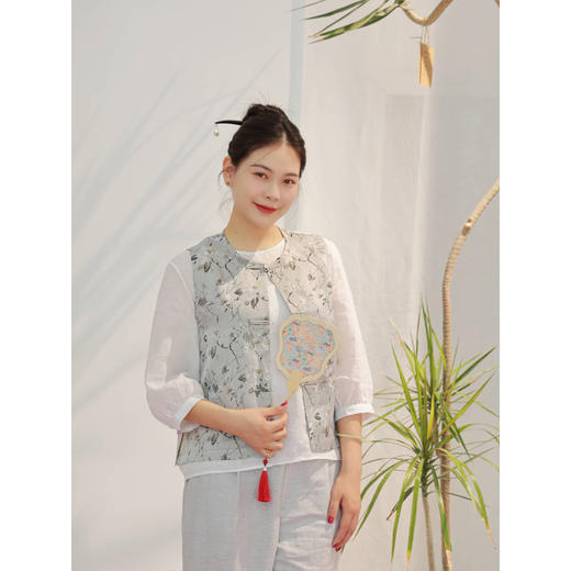 【抖音专属】永遇乐-圆领马甲（24704768-明月珰/绿宝石/单宁/苍烟落照/芦花） 商品图3