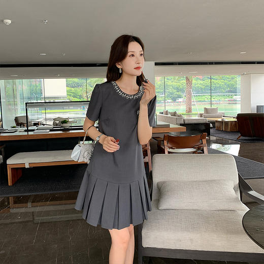 [奢姿轻奢系列]钉珠百褶连衣裙大码女装夏季新款胖妹妹圆领裙子8942826491 商品图1