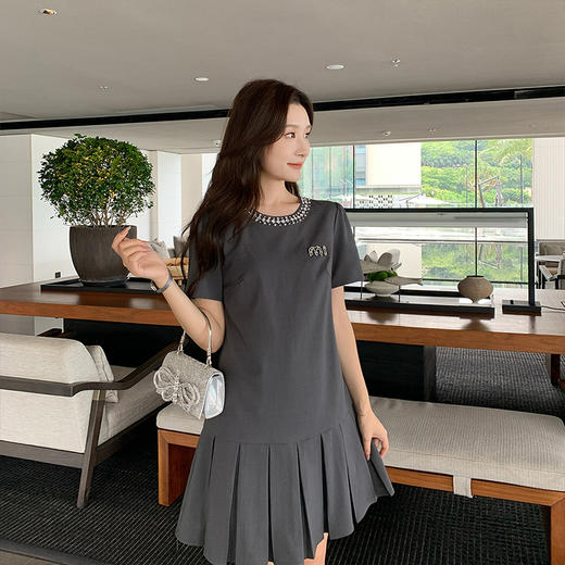 [奢姿轻奢系列]钉珠百褶连衣裙大码女装夏季新款胖妹妹圆领裙子8942826491 商品图0