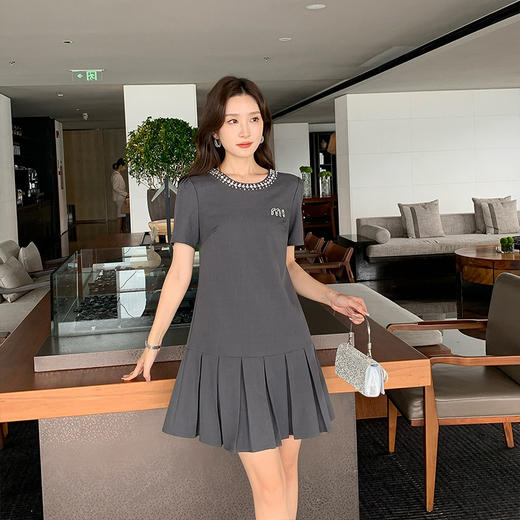 [奢姿轻奢系列]钉珠百褶连衣裙大码女装夏季新款胖妹妹圆领裙子8942826491 商品图3