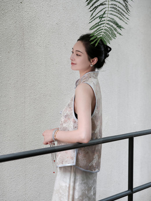 盛唐牡丹 |重缎宋锦松树纹对襟马甲 商品图1