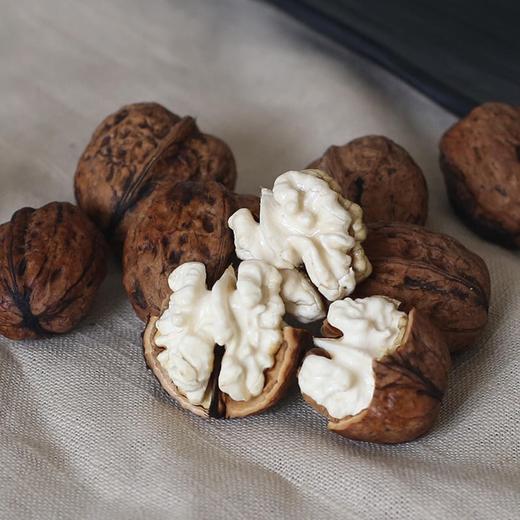 【云南新鲜湿核桃】去青皮新鲜湿核桃 百年古树核桃 薄皮嫩核桃 清甜脆嫩 甘甜味美 剥开薄壳 果仁饱满 赠送核桃夹 2种规格任选 商品图1