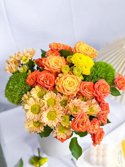 【暮色回响】辉煌玫瑰3支+橙色三文鱼小雏菊3支+黄色小雏菊1支+橙色芭比多头玫瑰2支+绿毛球2支/份（静静设计） 商品图2