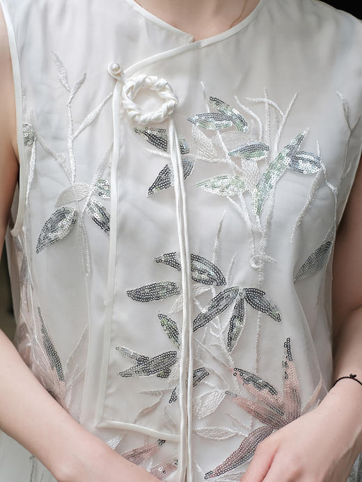 盛唐牡丹 |汉白玉色竹纹蕾丝珠片马甲 商品图4