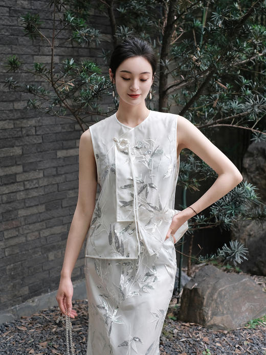 盛唐牡丹 |汉白玉色竹纹蕾丝珠片马甲 商品图2