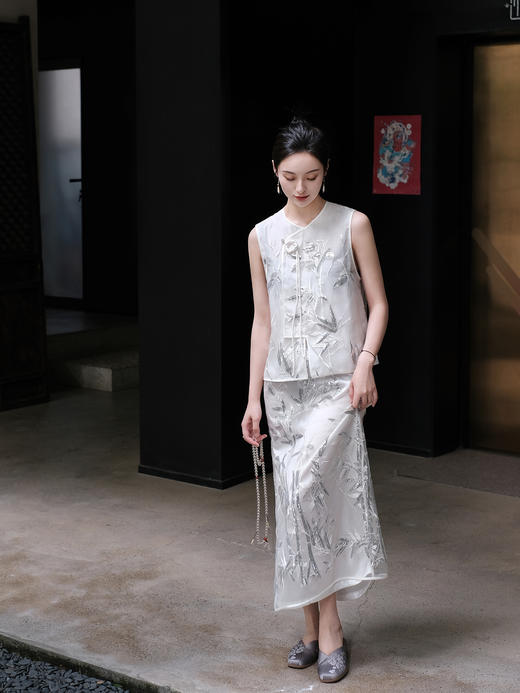 盛唐牡丹 |汉白玉色竹纹蕾丝珠片半裙 商品图2