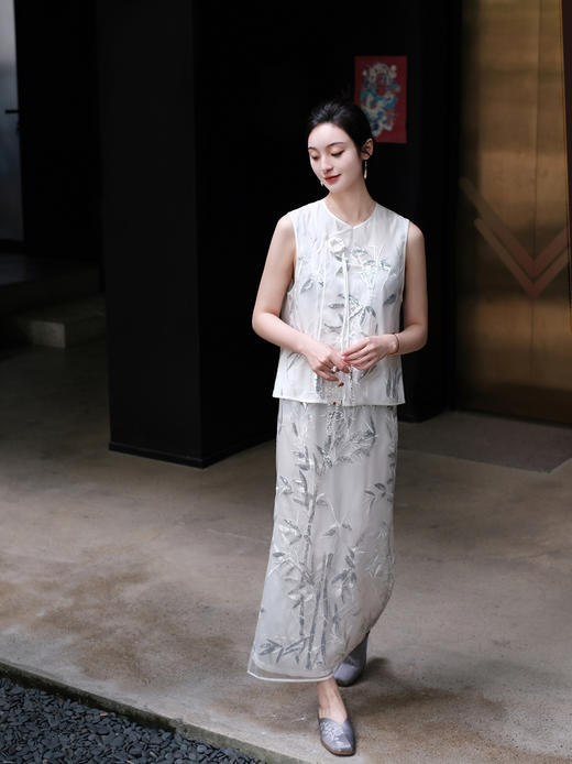 盛唐牡丹 |汉白玉色竹纹蕾丝珠片半裙 商品图3