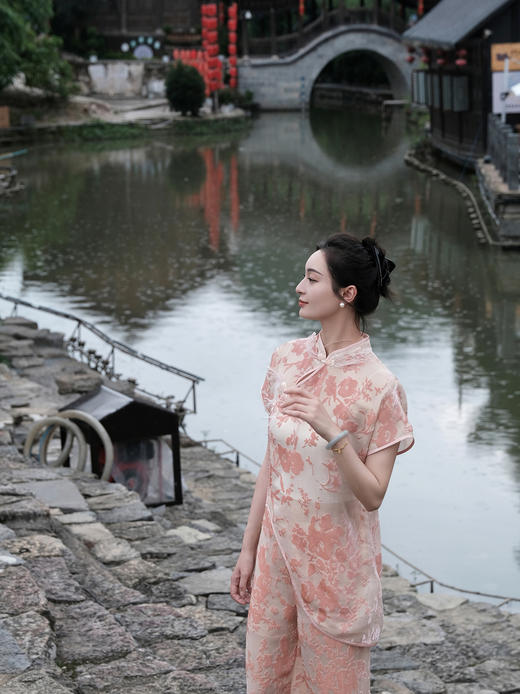 瑕疵|盛唐婧 |玫瑰粉国风丝绒上衣[特价品](特殊商品不退不换) 商品图1