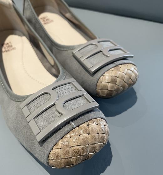 西村名物2024年秋季新款舒适平底方扣圆头前口单鞋T24CE33688 商品图3