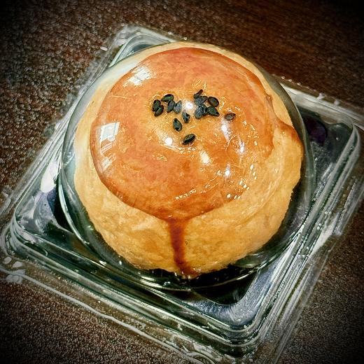 【4月7日开始陆续发货】【黄金酥】47g 一颗装｜奶香酥软外皮 x 低糖红豆沙 x 咸香海鸭蛋黄 浓郁绵密细腻/一人食/下午茶/咖啡搭档 -默认不配手提袋 商品图1