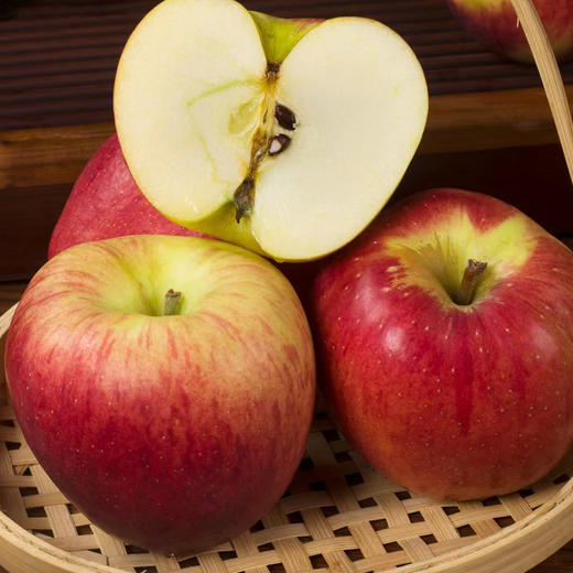 【云南昭通红露苹果】顺丰到家 色泽如玫瑰般鲜艳 果型饱满 口感爽脆可口 接近纯甜 口感细腻 当季红富士 4种规格任选 商品图1