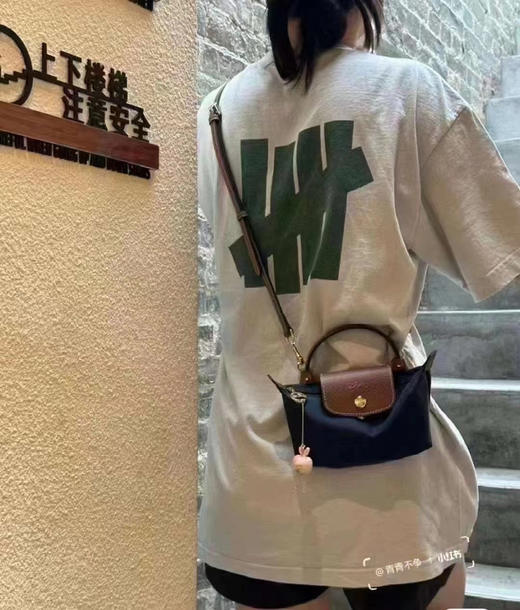 724-1自带免打孔肩带 可以斜挎的龙虾手机包 颜色太多了 商品图9