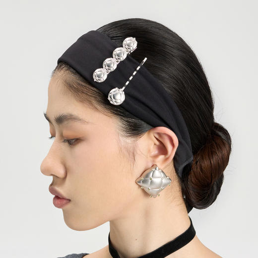 [福利价]lost in echo2024秋季新款高级时尚银色枕头系列夹子侧边发夹发卡女 商品图1