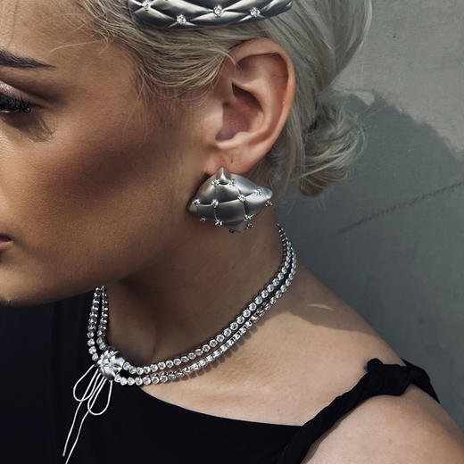 [福利价]lost in echo2024秋季新款膨胀枕头银色蝴蝶结流苏chocker项链女 商品图4