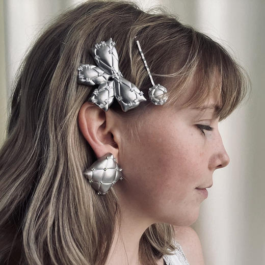 [福利价]lost in echo2024秋季新款高级银色膨胀蝴蝶结侧边发夹头饰发卡女 商品图3