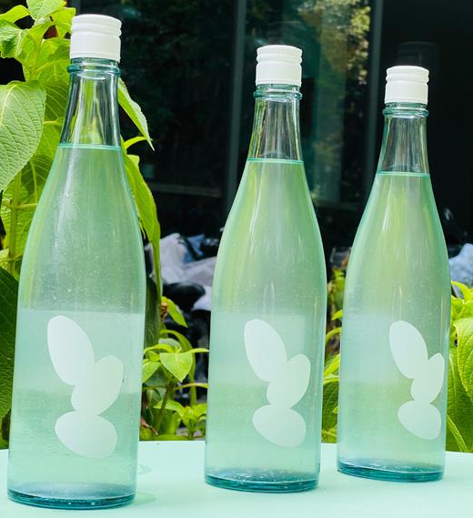 推荐超高颜值也超级网红清酒，清酒界潮牌大岭酒造，入口是麝香葡萄和荔枝的甘酸味道，有白玫瑰和苹果香气，口感顺滑如鲜榨果汁，微微的气泡感滑过舌尖带来一点酥麻，可谓是视觉和味觉的双重顶级体验！ 商品图8