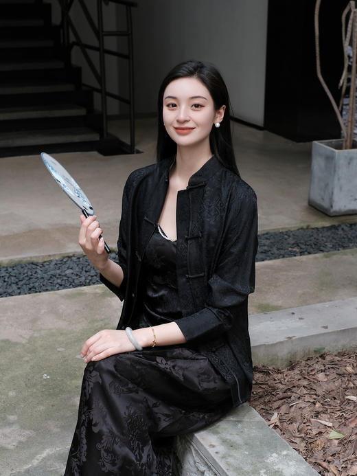 盛唐婧 |真丝花罗百搭对襟衬衫-黑色 商品图0