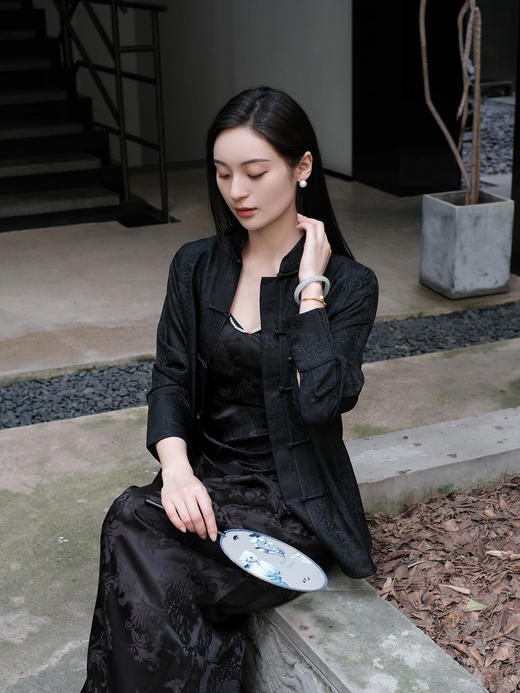 盛唐婧 |真丝花罗百搭对襟衬衫-黑色 商品图1