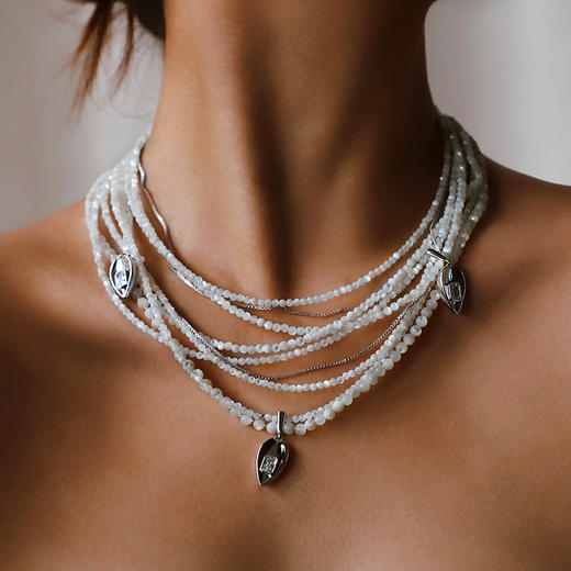 [福利价]lost in echo2024夏季新款拧绳合果芋叶片多层叠戴吊坠项链配饰女 商品图4