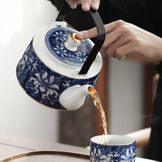 成艺锦上添花 釉下青花瓷景德镇陶瓷茶具套装整套家用提梁壶茶壶茶杯锦上添花古道壶7入 商品图8