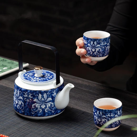 成艺锦上添花 釉下青花瓷景德镇陶瓷茶具套装整套家用提梁壶茶壶茶杯锦上添花古道壶7入 商品图3