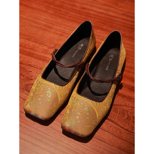 【抖音专属】女单鞋（21C25B-25-99-黄金色） 商品图0