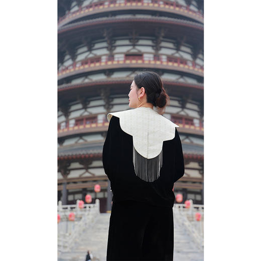 【抖音专属】定风波-复古丝绒外套（24810907墨染） 商品图3