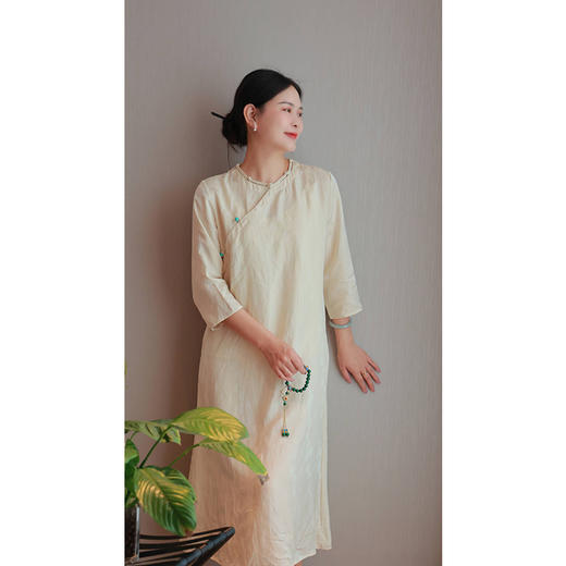 【抖音专属】斜襟连衣裙（24707851-米汤娇） 商品图1