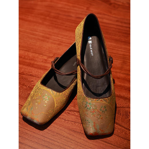 【抖音专属】女单鞋（21C25B-25-99-黄金色） 商品图1