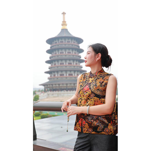 【抖音专属】立领马甲（24704733-玄黄） 商品图0