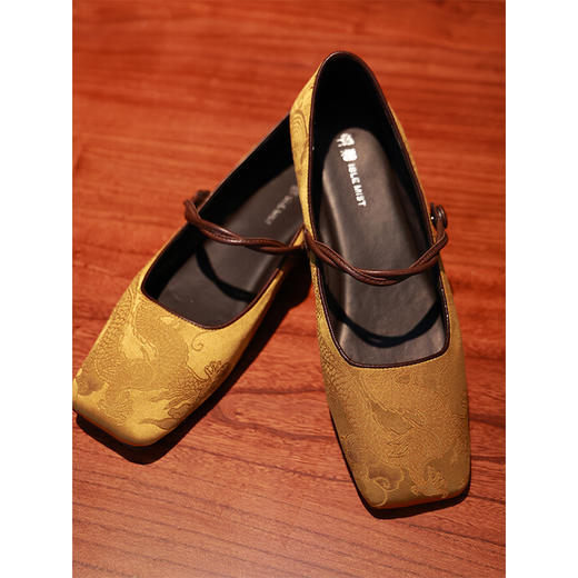 女单鞋（21C25B-25-96-黄金色） 商品图1