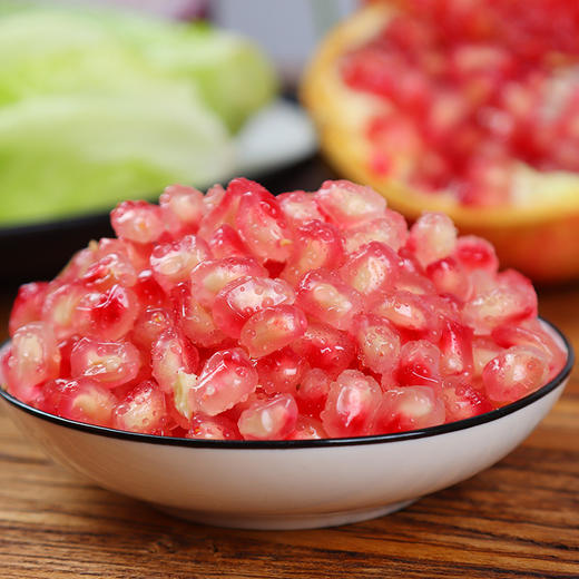 【云南突尼斯软籽石榴】果肉颜色偏粉不影响口感 后期会慢慢变红 大口吃不吐籽 皮薄易剥 果粒饱满 粒粒爆汁 酸甜爽口 4种规格可选 商品图4