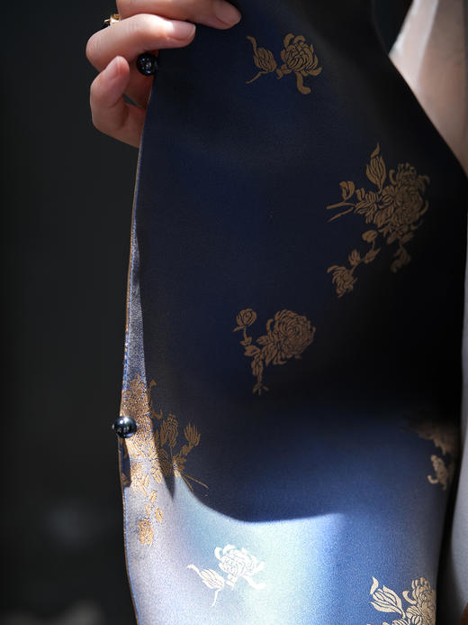 瑕疵| 盛唐牡丹 |双面穿真丝花蕾缎马甲[特价品](特殊商品不退不换) 商品图4