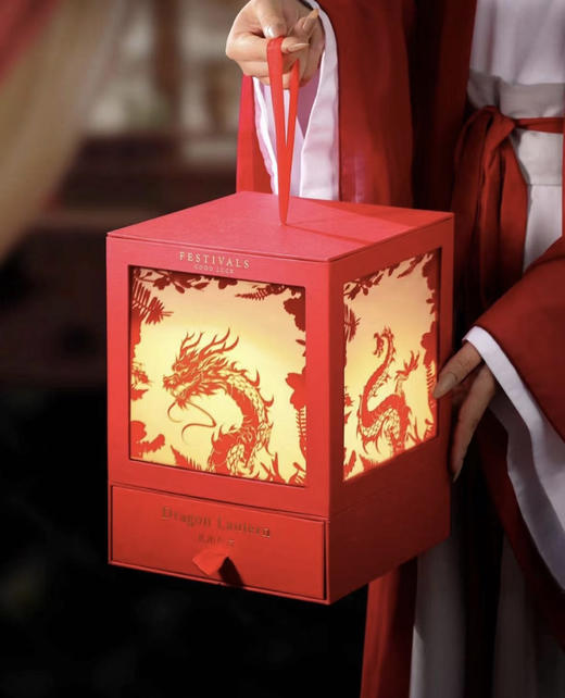 「中秋节月饼礼盒」万事兴龙灯笼月饼礼盒 4枚广式+8枚港式流心 商品图0