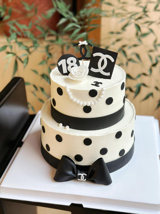 COCO香奈儿双层女王范主题蛋糕，全部翻糖装饰可食用，需提前48小时预订 商品图0