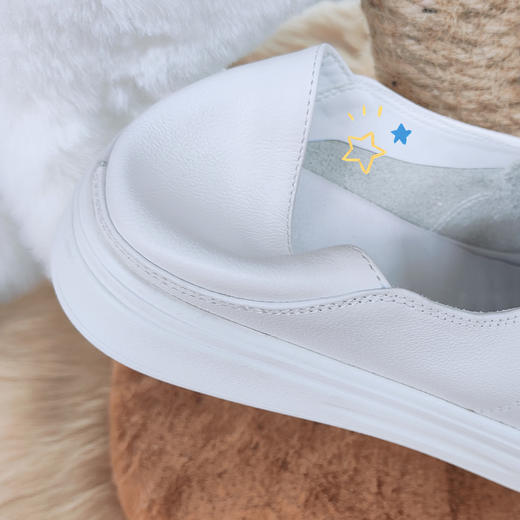 西村名物2024年秋季新款超轻厚底牛皮革猪皮垫舒适透气小白鞋T24CM38801 商品图4