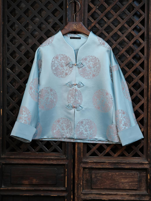 盛唐婧 |中式国风库缎爱心盘扣外套 商品图3